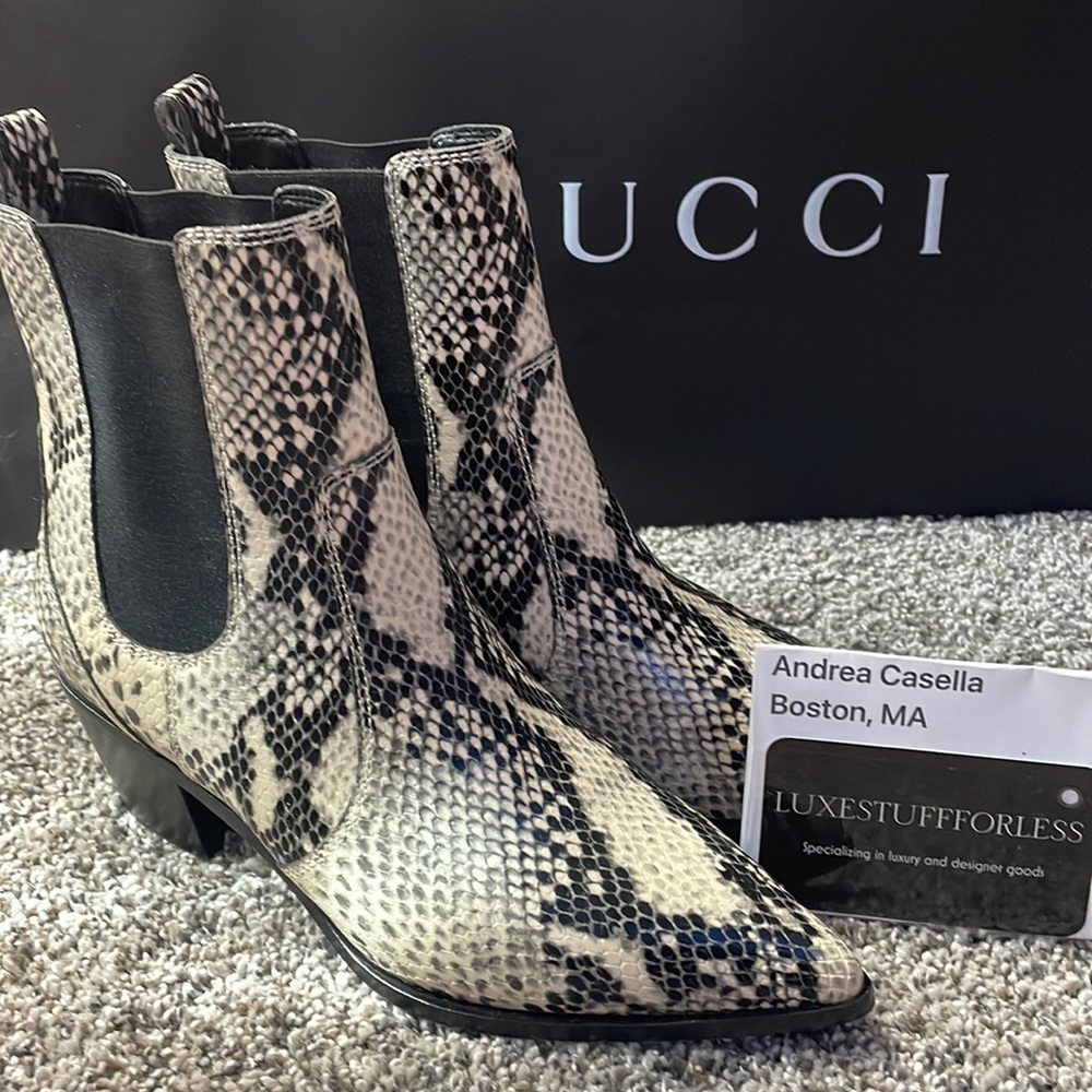 Authentic PAIGE snake leather embossed Chelsea boots sz 7 ankle booties